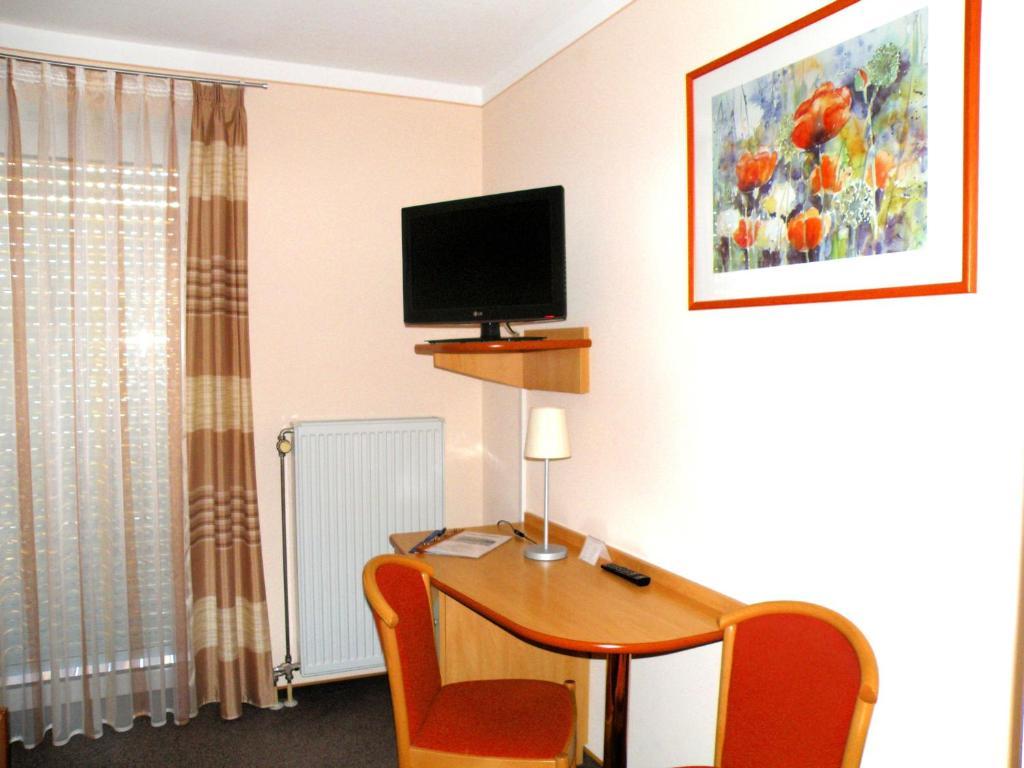 Hotel Zum Schwarzen Baeren Vohenstrauss Pokoj fotografie