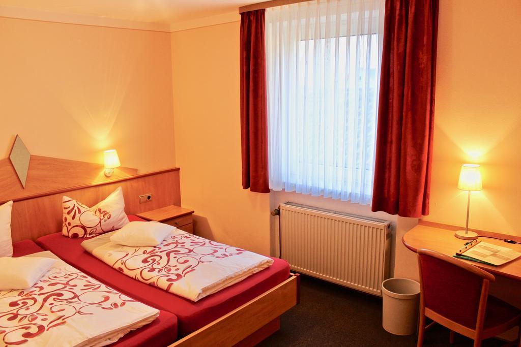 Hotel Zum Schwarzen Baeren Vohenstrauss Exteriér fotografie
